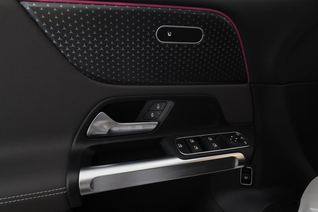 Mercedes-Benz EQB 2025