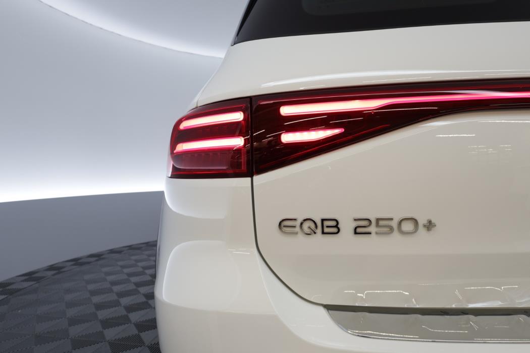 Mercedes-Benz EQB 2025