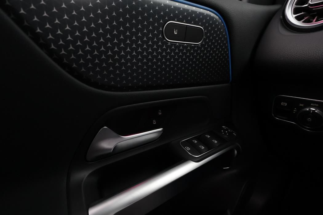 Mercedes-Benz EQB 2024