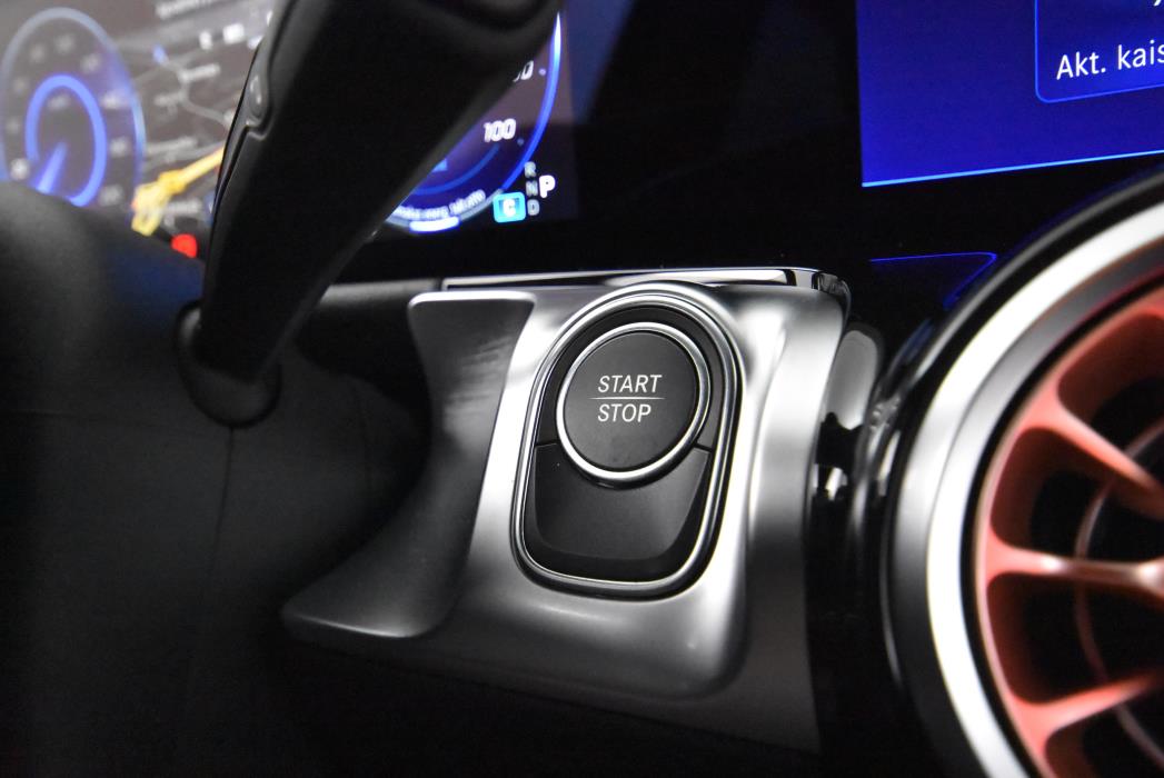 Mercedes-Benz EQB 2025