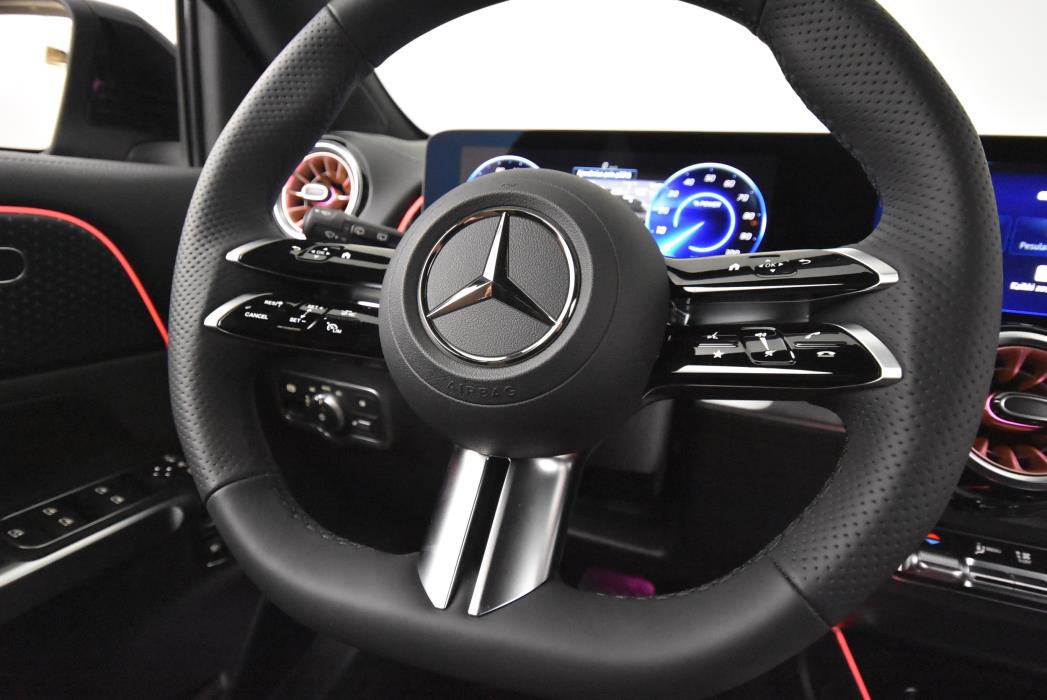 Mercedes-Benz EQB 2025