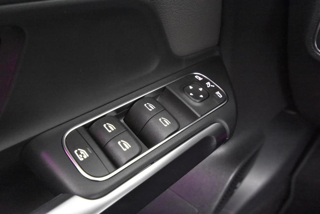 Mercedes-Benz EQB 2025
