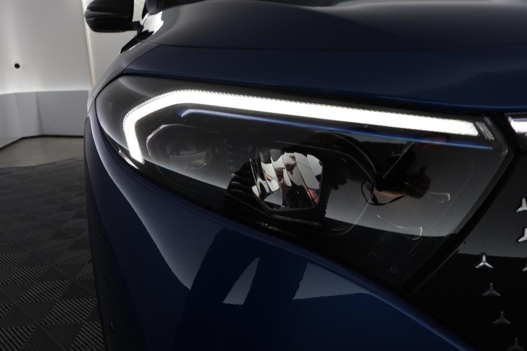 Mercedes-Benz EQB 2025