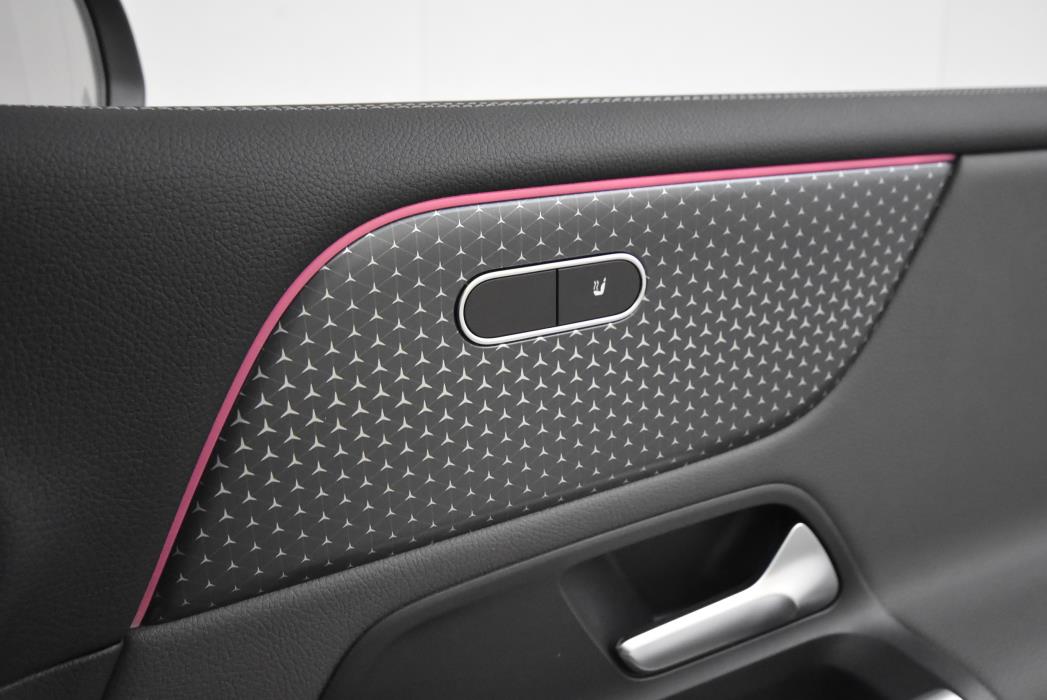 Mercedes-Benz EQB 2025