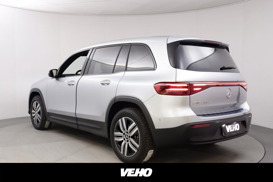 Mercedes-Benz EQB 2025