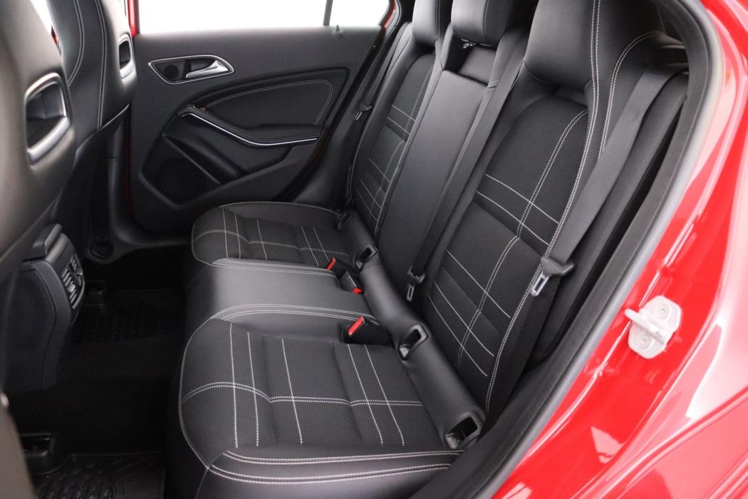 MERCEDES-BENZ A 2015