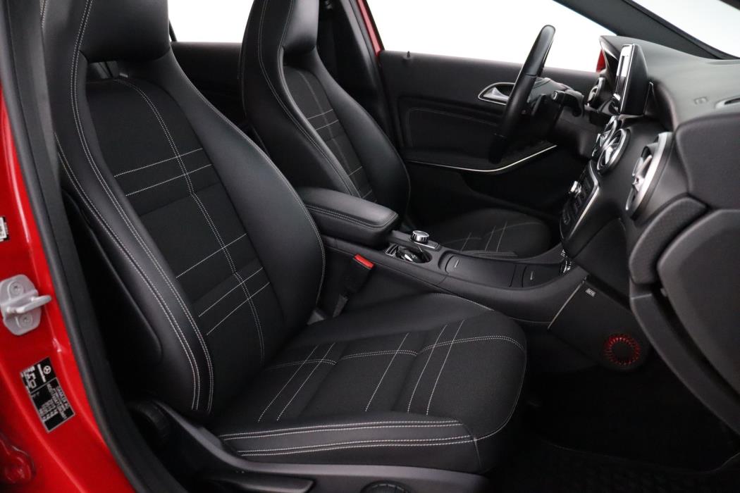 MERCEDES-BENZ A 2015