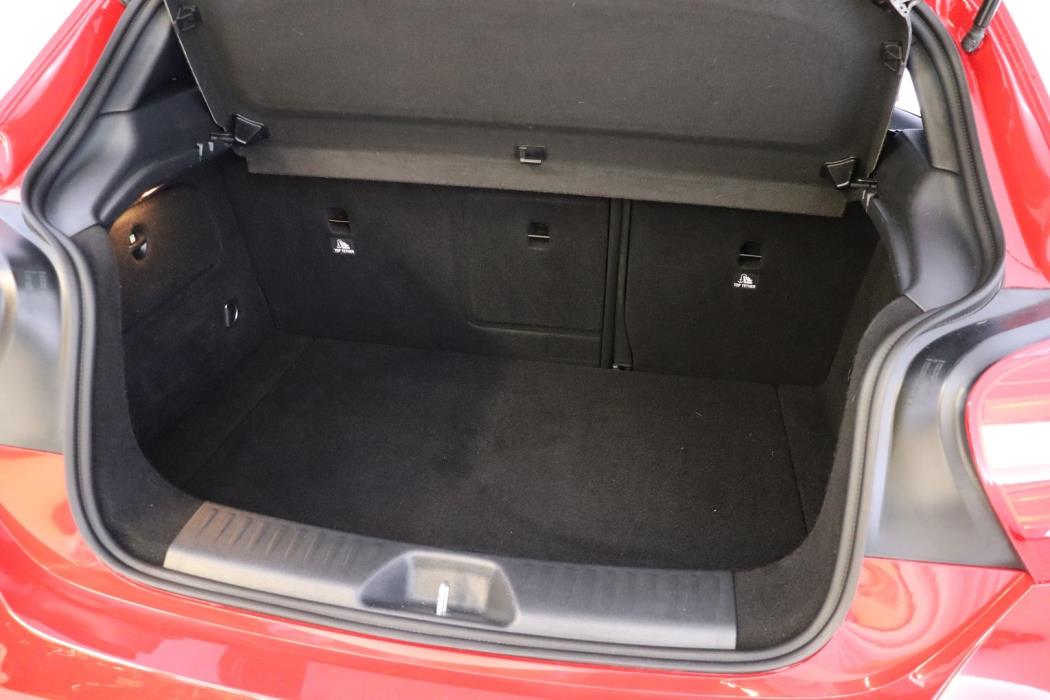 MERCEDES-BENZ A 2015