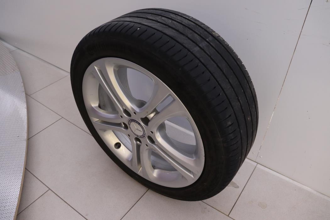 MERCEDES-BENZ A 2015