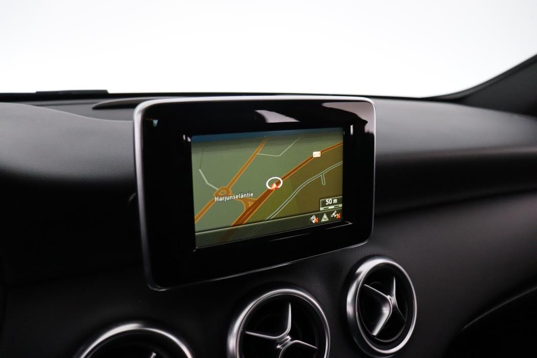 MERCEDES-BENZ A 2015