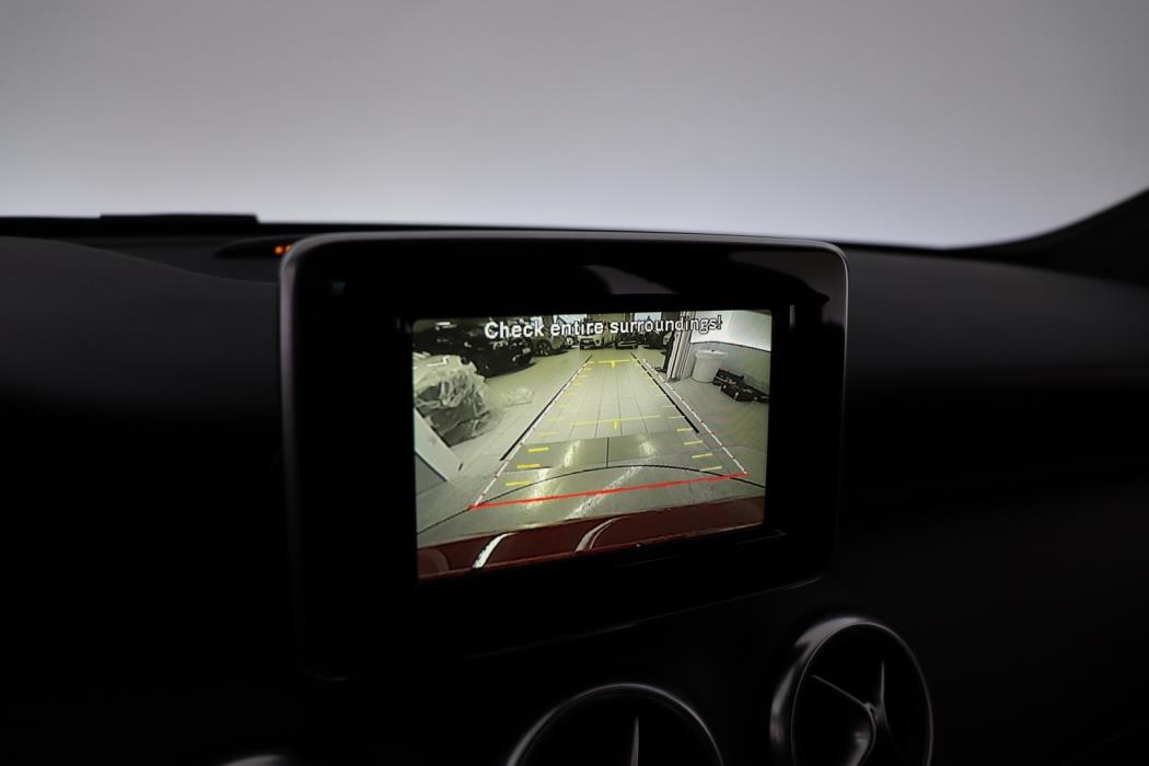 MERCEDES-BENZ A 2015