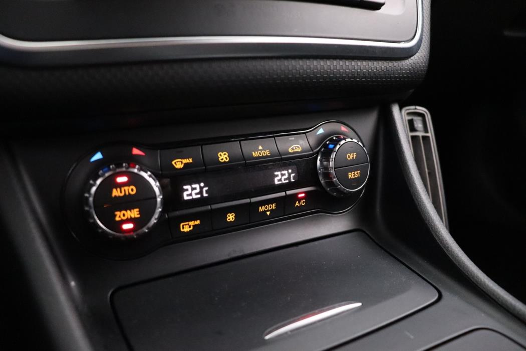 MERCEDES-BENZ A 2015