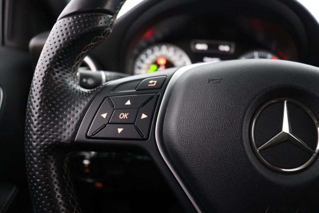 MERCEDES-BENZ A 2015