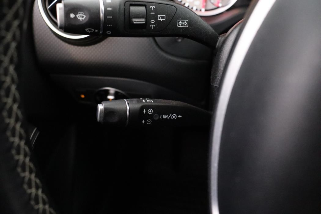 MERCEDES-BENZ A 2015