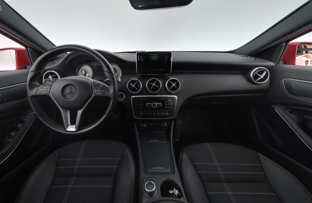 MERCEDES-BENZ A 2015