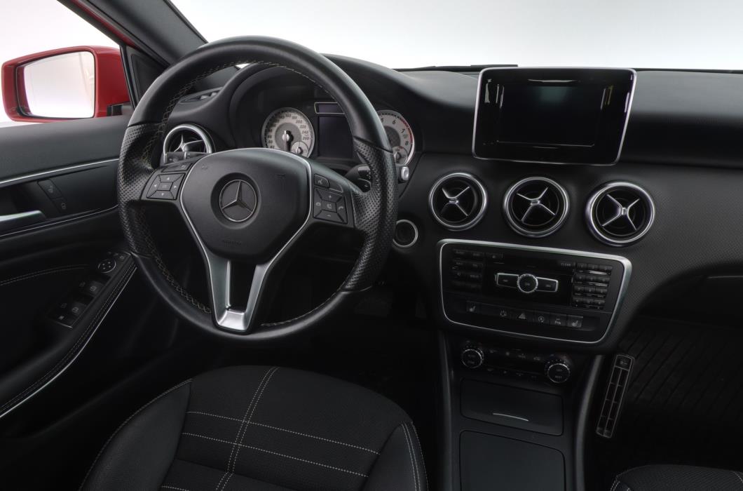 MERCEDES-BENZ A 2015