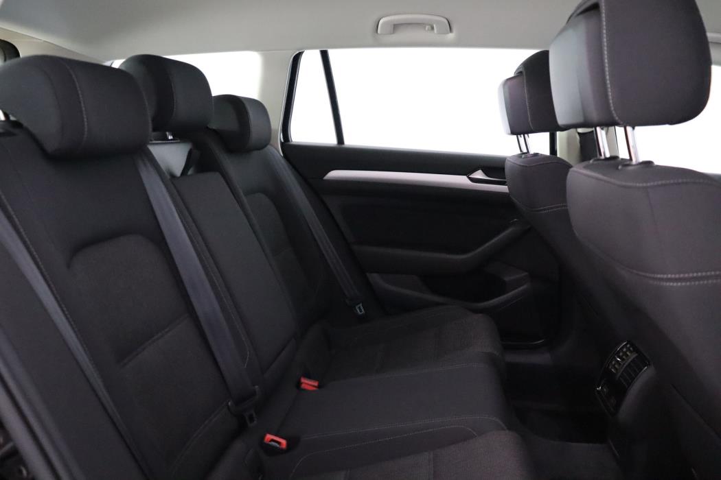 VOLKSWAGEN Passat 2019