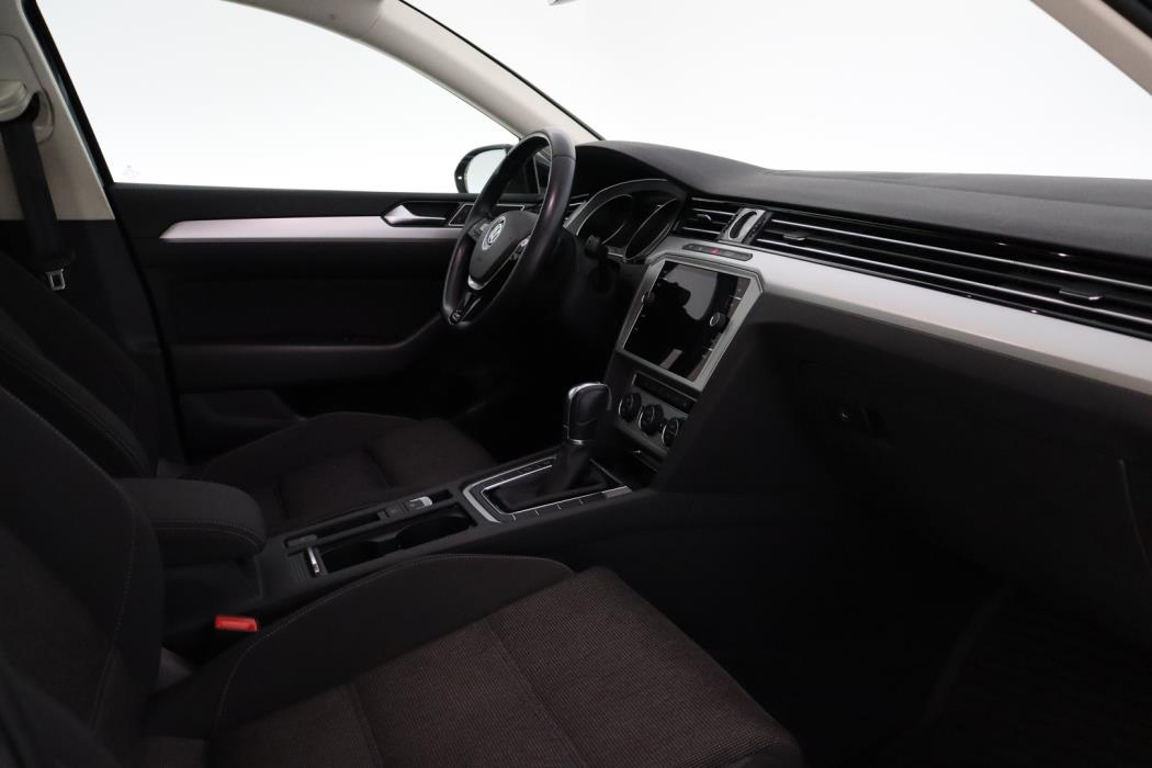VOLKSWAGEN Passat 2019