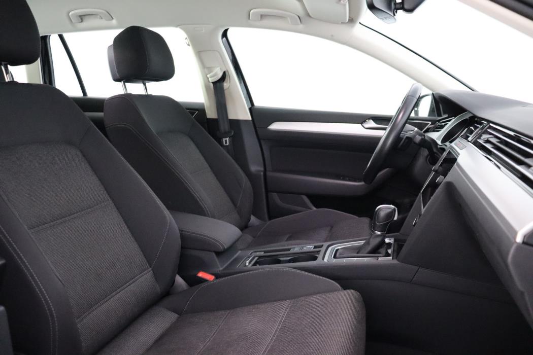 VOLKSWAGEN Passat 2019