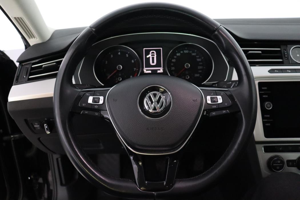VOLKSWAGEN Passat 2019