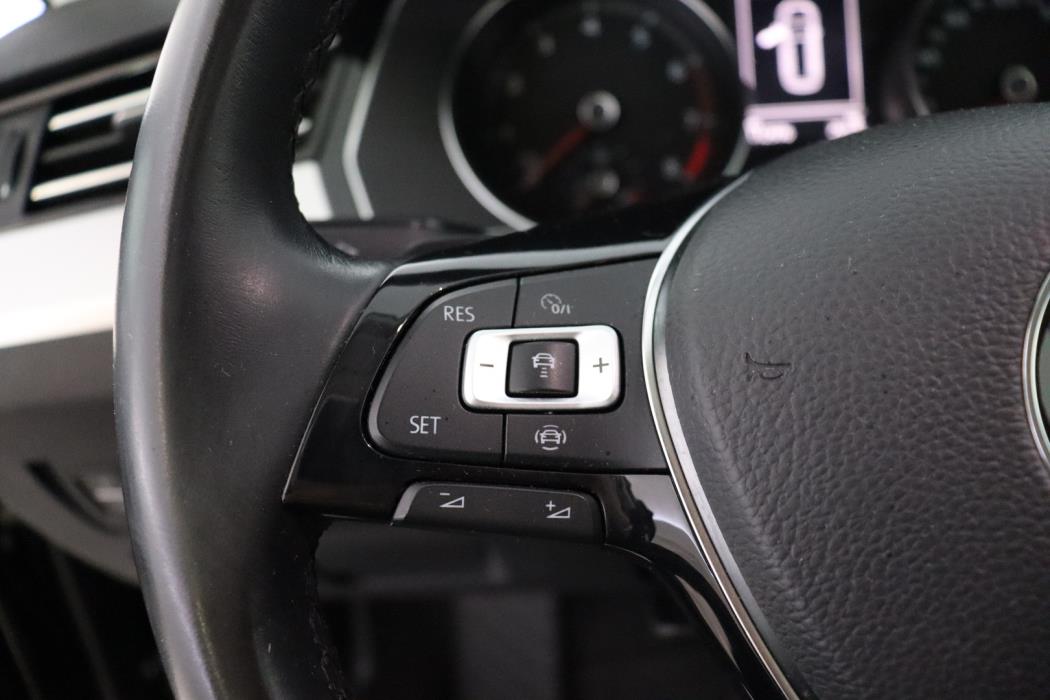 VOLKSWAGEN Passat 2019