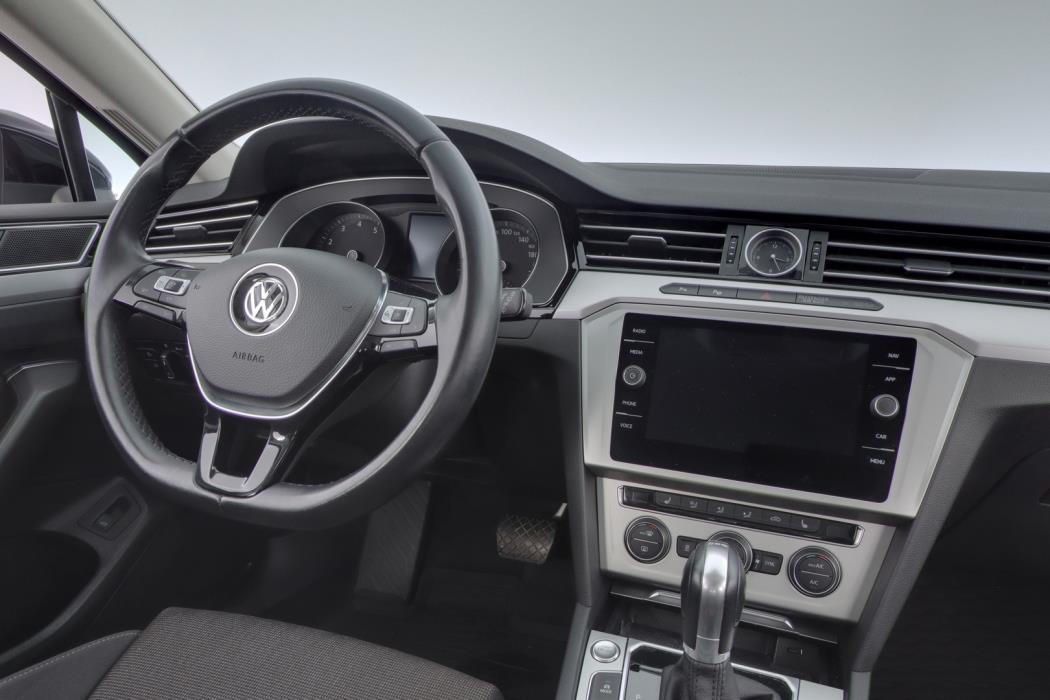 VOLKSWAGEN Passat 2019