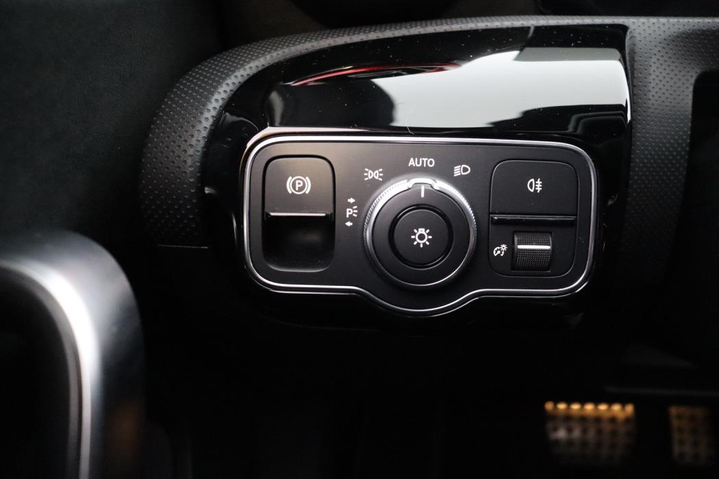 MERCEDES-BENZ A 2020