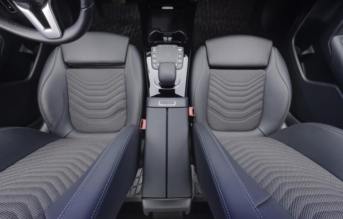 MERCEDES-BENZ A 2020