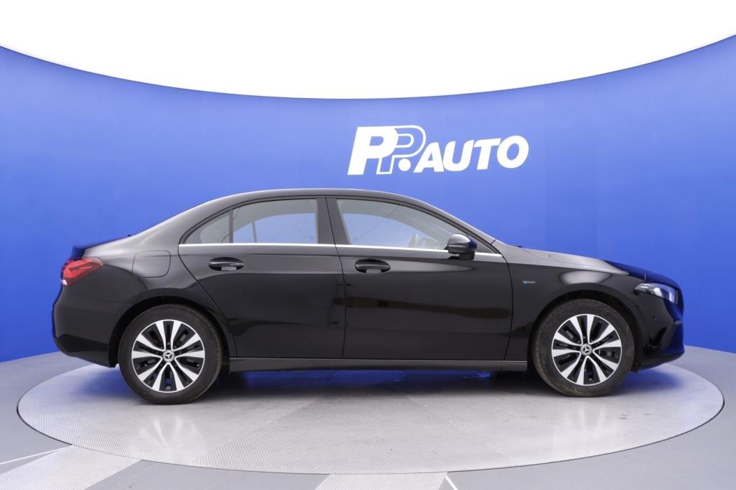 MERCEDES-BENZ A 2020