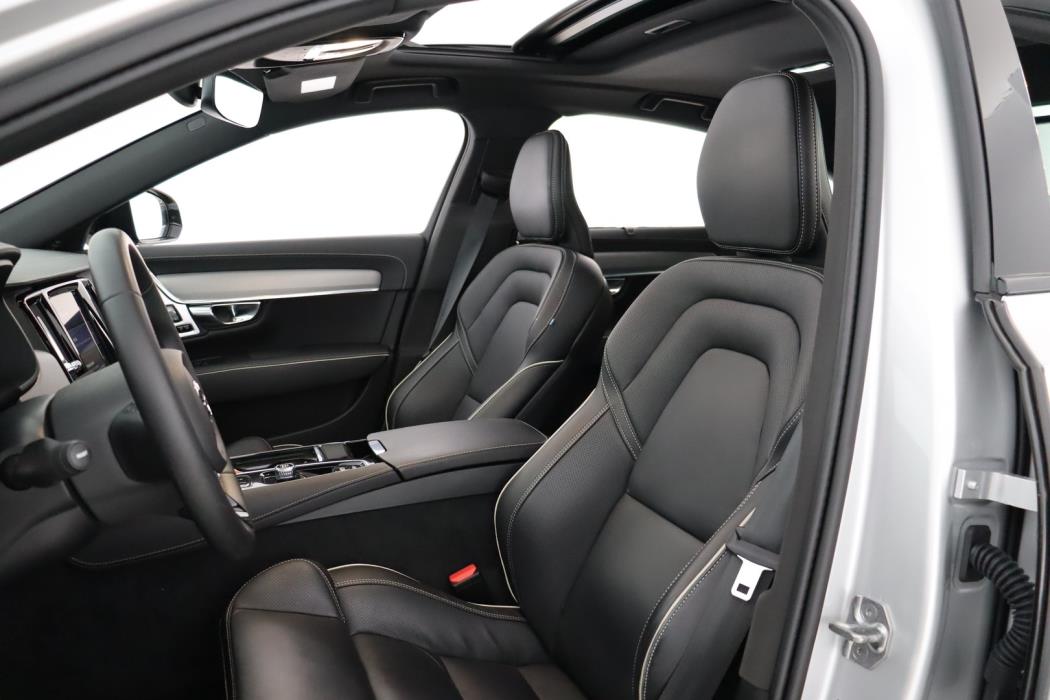 VOLVO S90 2023