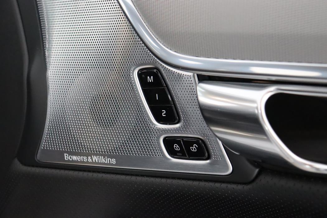 VOLVO S90 2023
