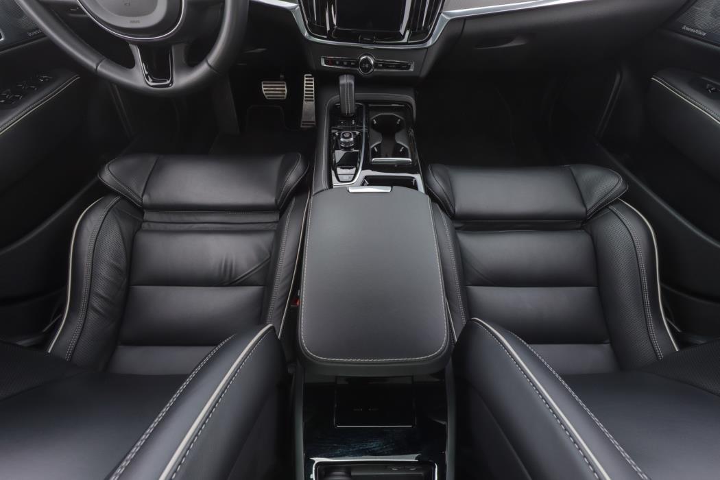 VOLVO S90 2023