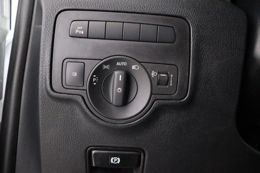 MERCEDES-BENZ Vito 2023