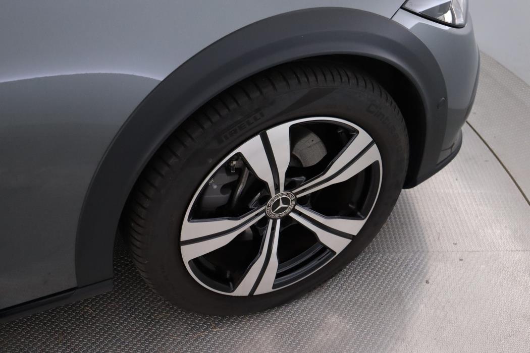 MERCEDES-BENZ C 2025