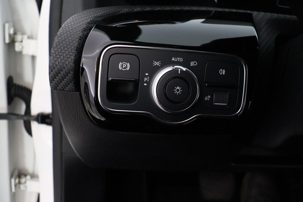 MERCEDES-BENZ A 2019