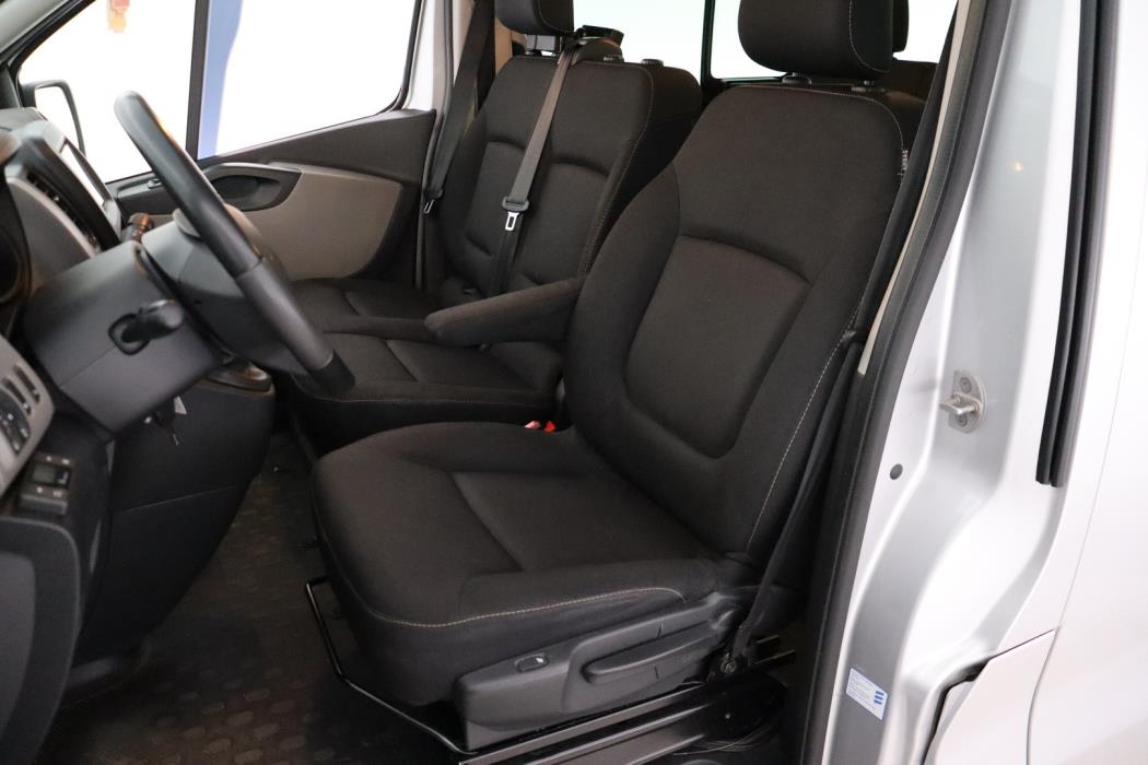 RENAULT Trafic Passenger 2016