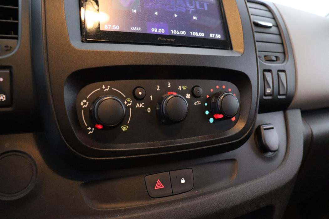RENAULT Trafic Passenger 2016