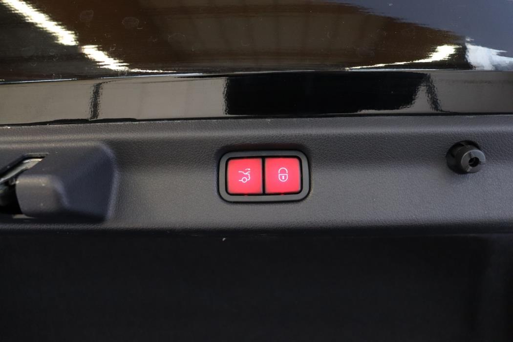 MERCEDES-BENZ EQE 2023