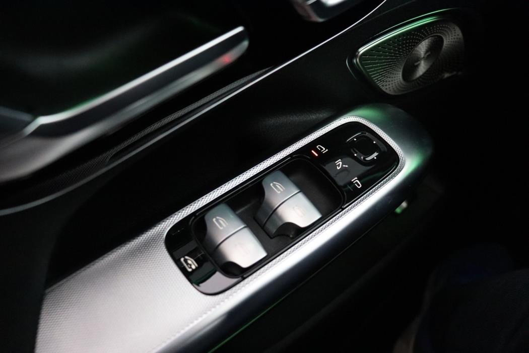 MERCEDES-BENZ EQE 2023