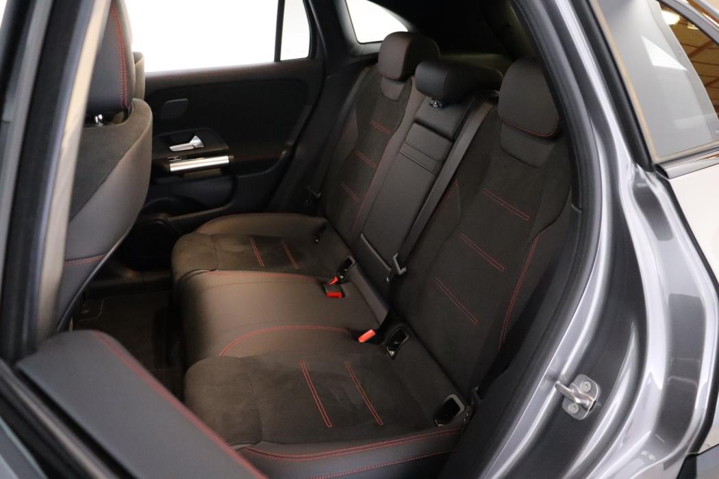 MERCEDES-BENZ EQA 2024