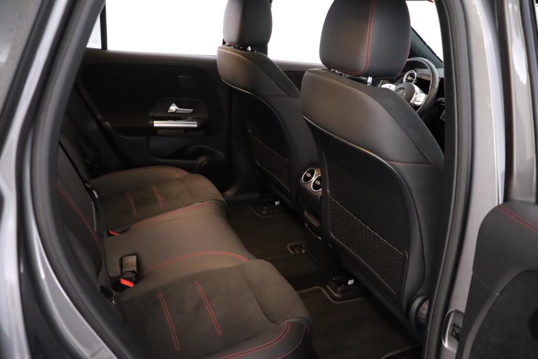 MERCEDES-BENZ EQA 2024