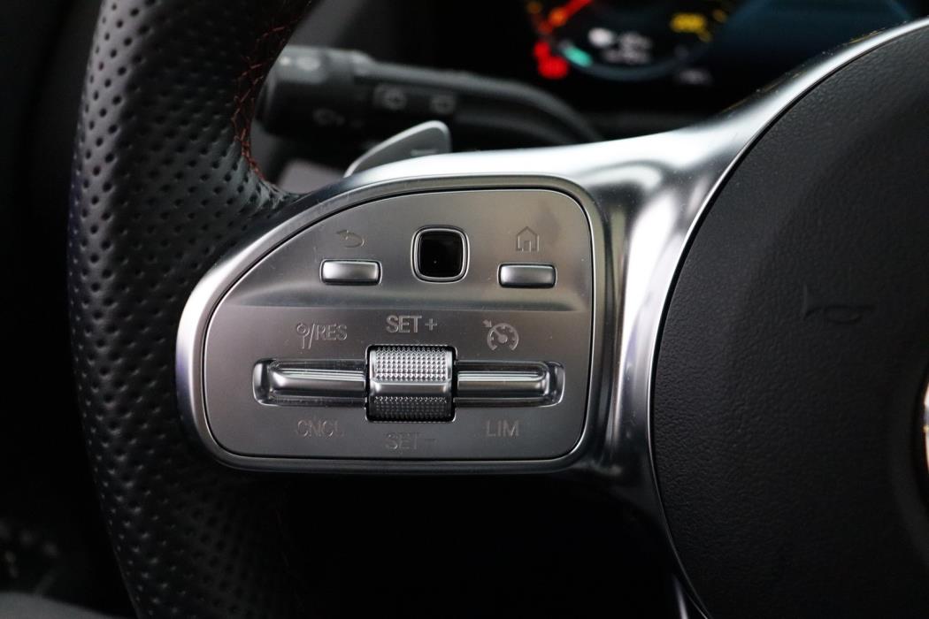 MERCEDES-BENZ EQA 2024