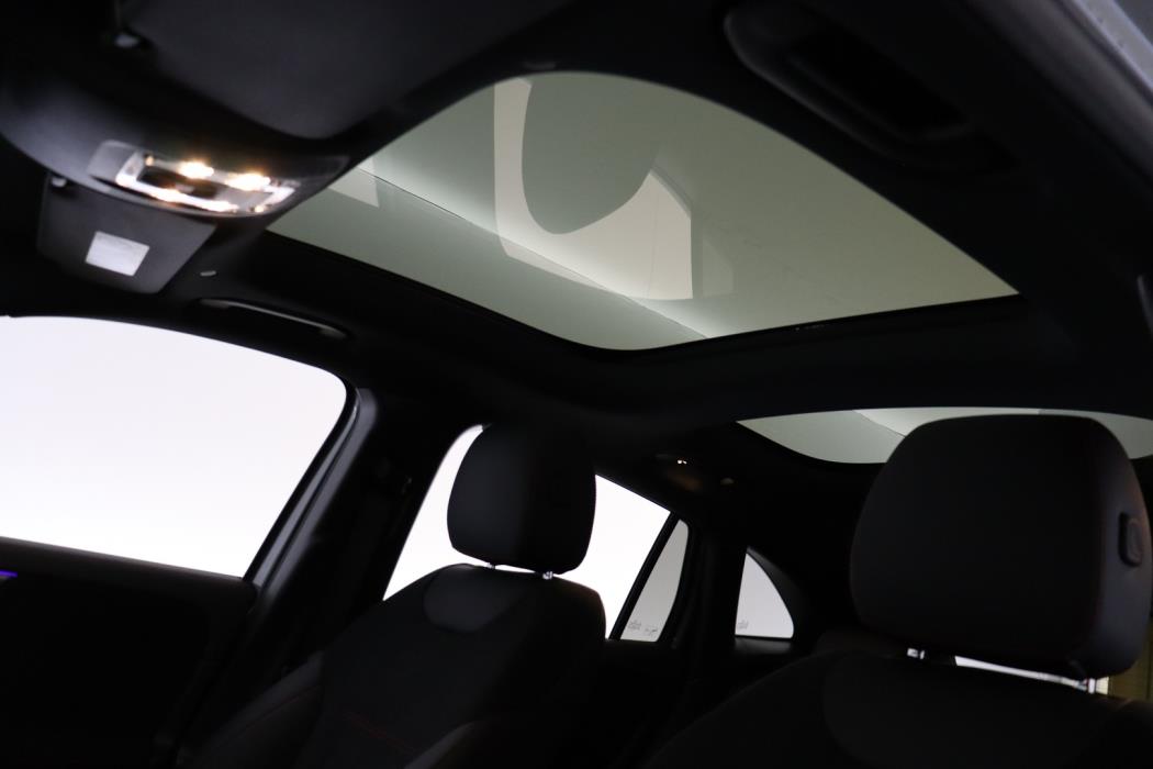 MERCEDES-BENZ EQA 2024