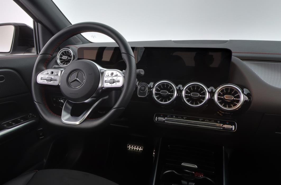 MERCEDES-BENZ EQA 2024