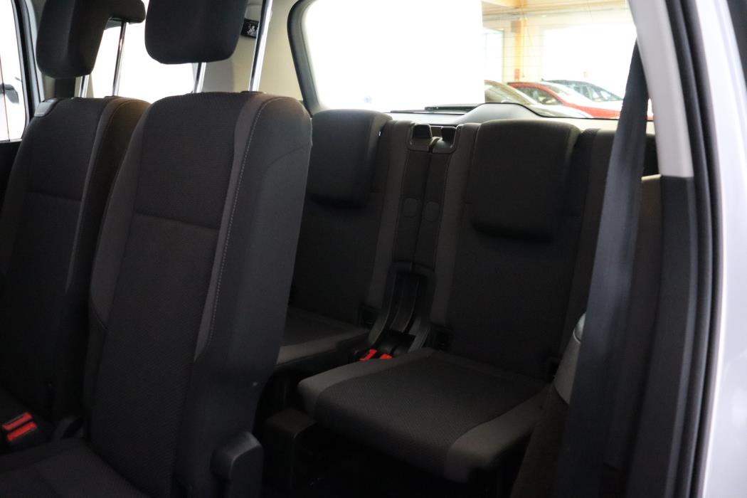 VOLKSWAGEN Touran 2016