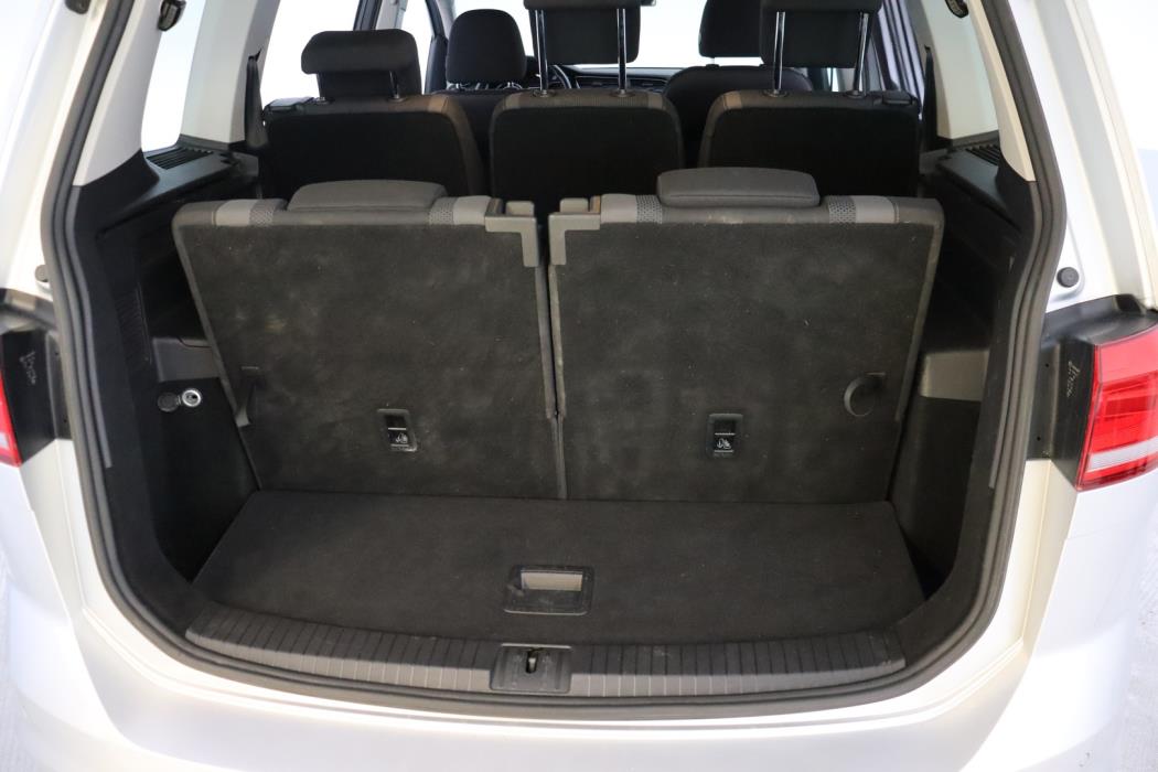 VOLKSWAGEN Touran 2016