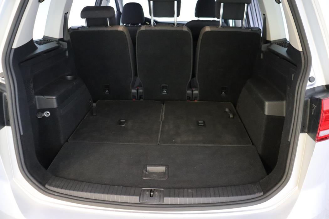 VOLKSWAGEN Touran 2016