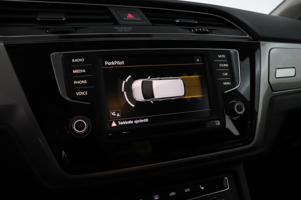 VOLKSWAGEN Touran 2016