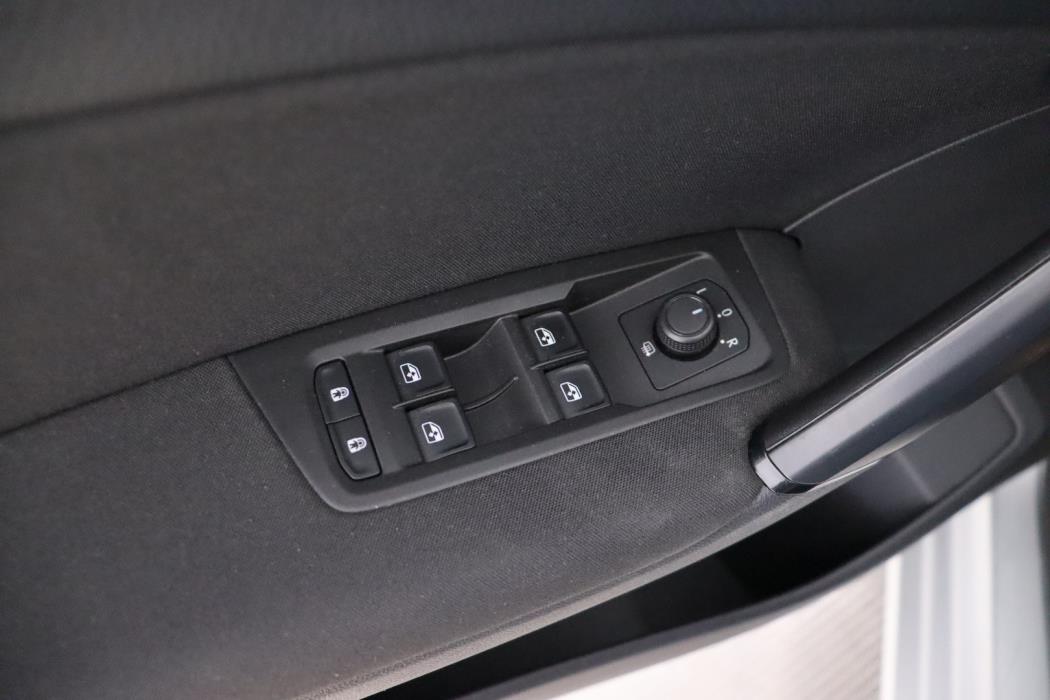 VOLKSWAGEN Touran 2016