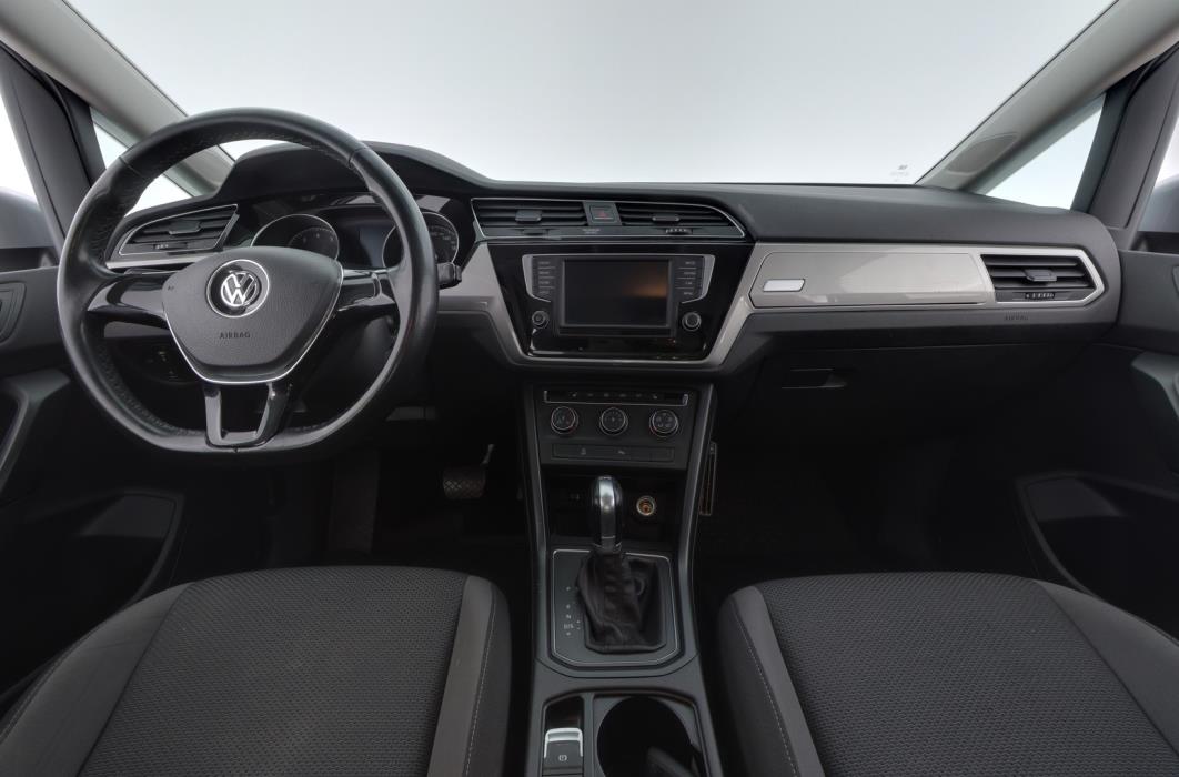 VOLKSWAGEN Touran 2016